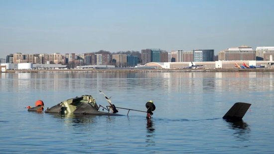 配资平台排行榜第一名 美国两机相撞67人遇难，最新报告公布